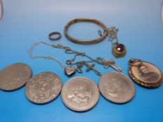 A 9ct gold bangle (8.5g), a yellow metal