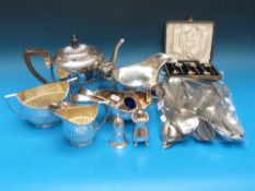 A quantity of plated ware to include tea