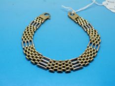 A 9ct gold bi-coloured gate bracelet (21