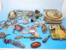 A collection of jewellery to include sil