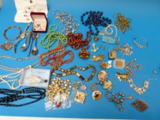 A collection of costume jewellery includ