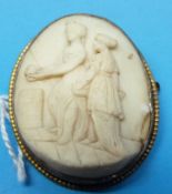 A gold cameo marked 585 (total weight ap