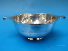 A Walker&Hall hallmarked silver quaich,
