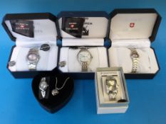 Three gentlemen's and two ladies' wristw