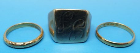 A yellow metal ring, a hallmarked 22ct g