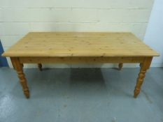 A pine kitchen table (L181 x W92 x H77)