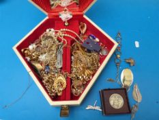 A 9ct gold brooch in the form of a bow w