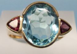 A 9ct gold ring set with an aquamarine f