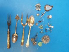 A hallmarked 9ct gold T bar (4.5g), hall