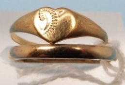 A 9ct gold wedding band together with a