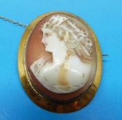 A 9ct gold cameo brooch 7.7g