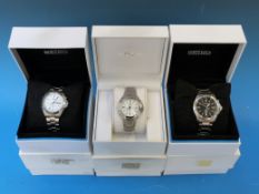 Three Seiko Kinetic gents wristwatches,