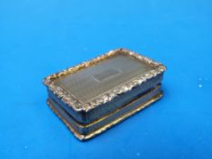 A hallmarked silver gilt vinaigrette wit