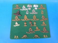 Twenty British Army cap badges relating to the Royal Artillery including four 
