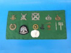A group of various WW2 and post British Army badges including SS Commando, Long Range Desert Group,