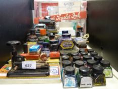 A quantity of vintage games and collectables including dominoes, cribbage, chess, draughts,