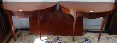 A Georgian mahogany D-end dining table with one leaf (max L 178 x W121 x H71cm) separating to form