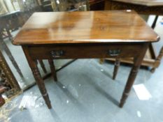 A single-drawer side table (W72, D40,