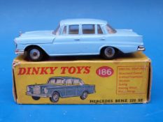 Dinky Toys diecast model Mercedes Benz 220 SE 186 (in original box)