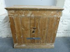 A pine cupboard (W95, D43,