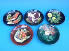 Five Moorcroft pin dishes (11.