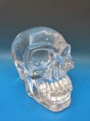 A glass lead crystal skull (24x18x15cm)