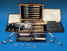 A cased set of hallmarked silver coffee bean spoons (39g all in),