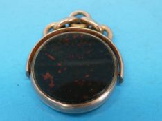 A yellow metal swivel fob marked 10ct set with bloodstone to one side and agate to the other