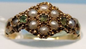An 18ct ring set with pearls and peridot in a floral setting (size K)