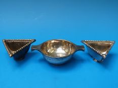 A Scottish hallmarked silver quaiche, Edinburgh 1922, maker Brook & Son (width 10.5cm, weight 68.