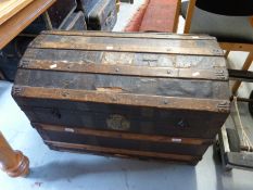 A vintage dome topped travelling trunk (W83 x D50 x H59cm)