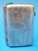 A hallmarked silver Mappin & Webb compact with gilt interior (B'ham 1919)