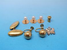 A yellow metal cufflink,