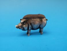 A hallmarked silver pig pin cushion, B'ham 1907,