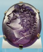 A 9ct gold ring set with a large intaglio of a classical figure (size P)
PLEASE ANNOUNCE GLASS NOT