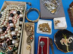 A collection of costume jewellery to include a Stratton compact, paste brooches, pen knives,
