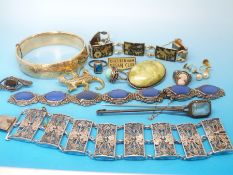 Collection of white metal jewellery to include a brooch marked Sterling,