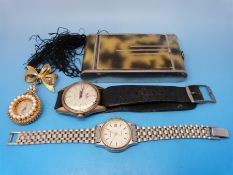 A novetly compact/cigarette case,