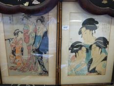A pair of Japanese woodblock prints of geishas in bamboo frames (37 x 24cm)