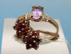 Two 9ct gold rings one set with garnets and the other topaz