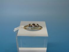 An 18ct gold ring set with three diamonds (size N)