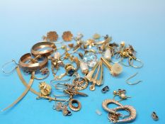 A quantity of 9ct gold/ yellow metal earrings