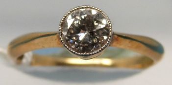 An 18ct gold ring set with a solitaire diamond measuring approx 0.