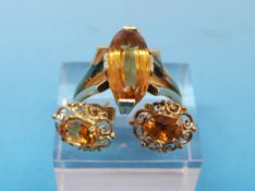 A yellow metal ring marked 585 set with a critrine (size Q) with matching earrings