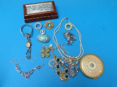 A collection of jewellery to include brooches,