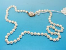 A single strand pearl necklace with a 9ct gold clasp decorated with pearls in a cluster