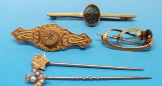 A yellow metal brooch set with moss agate marked 9ct,