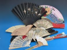 A quantity of fans to include Duvelleroy, bone example etc (0.