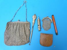 A silver chain purse with silver chain handle (257g),