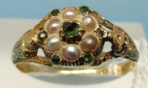 A hallmarked 18ct gold ring set with pearls and peridot in a floral setting (size Q)